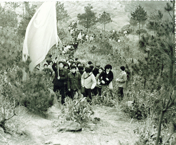 5、1969年，建設(shè)大軍涌入十堰，掀起三線建設(shè)熱潮。.jpg