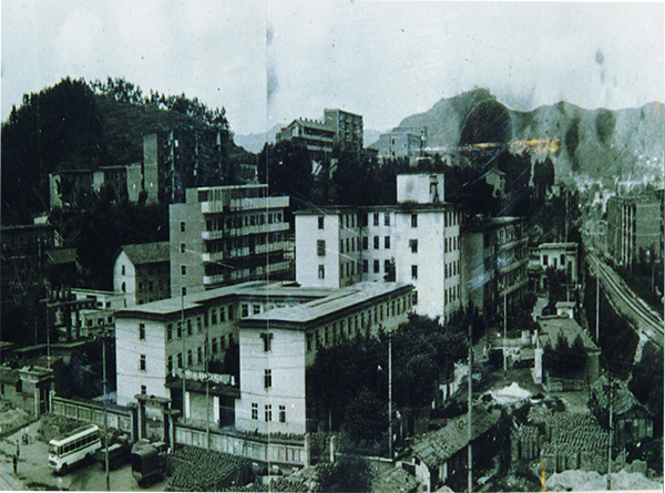 7、原二汽第一職工醫(yī)院外貌.jpg