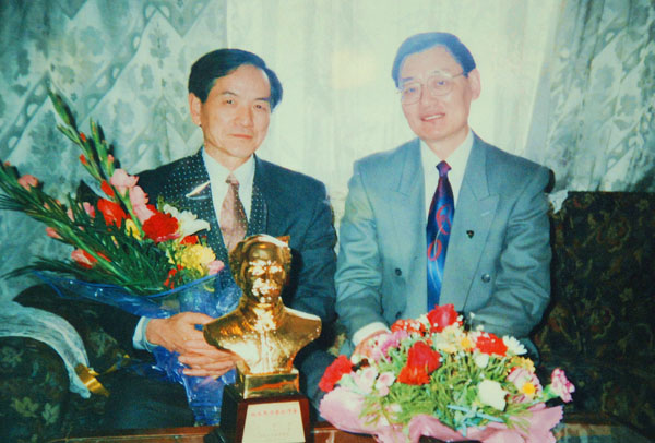 25、白求恩獎(jiǎng)?wù)?jpg