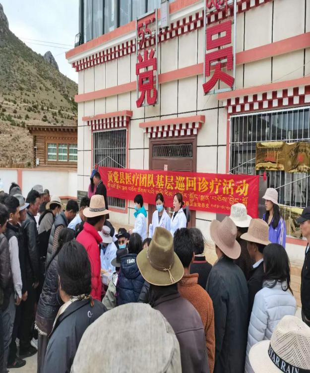 人們在看臺上的人群

中度可信度描述已自動生成